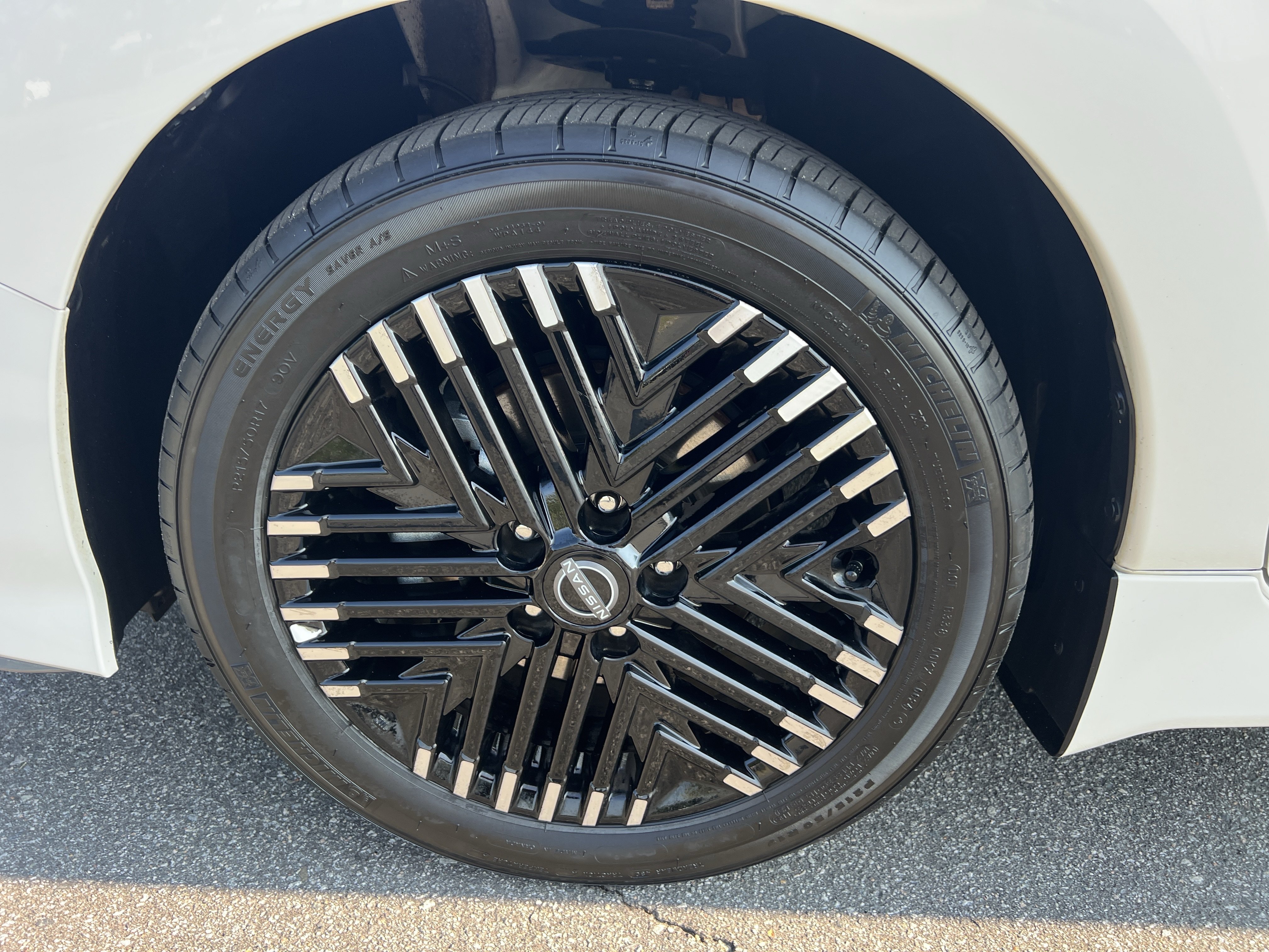 Certified Used 2025 Pearl White Tricoat Nissan SV PLUS image 9