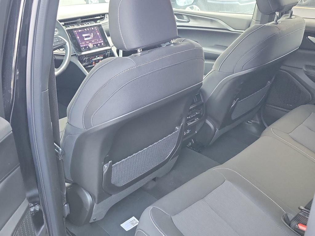 New 2026 Diamond Black Crystal Pearlcoat Jeep Laredo image 9
