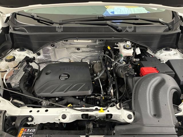 Used 2023 White Frost Tricoat Buick Essence image 11