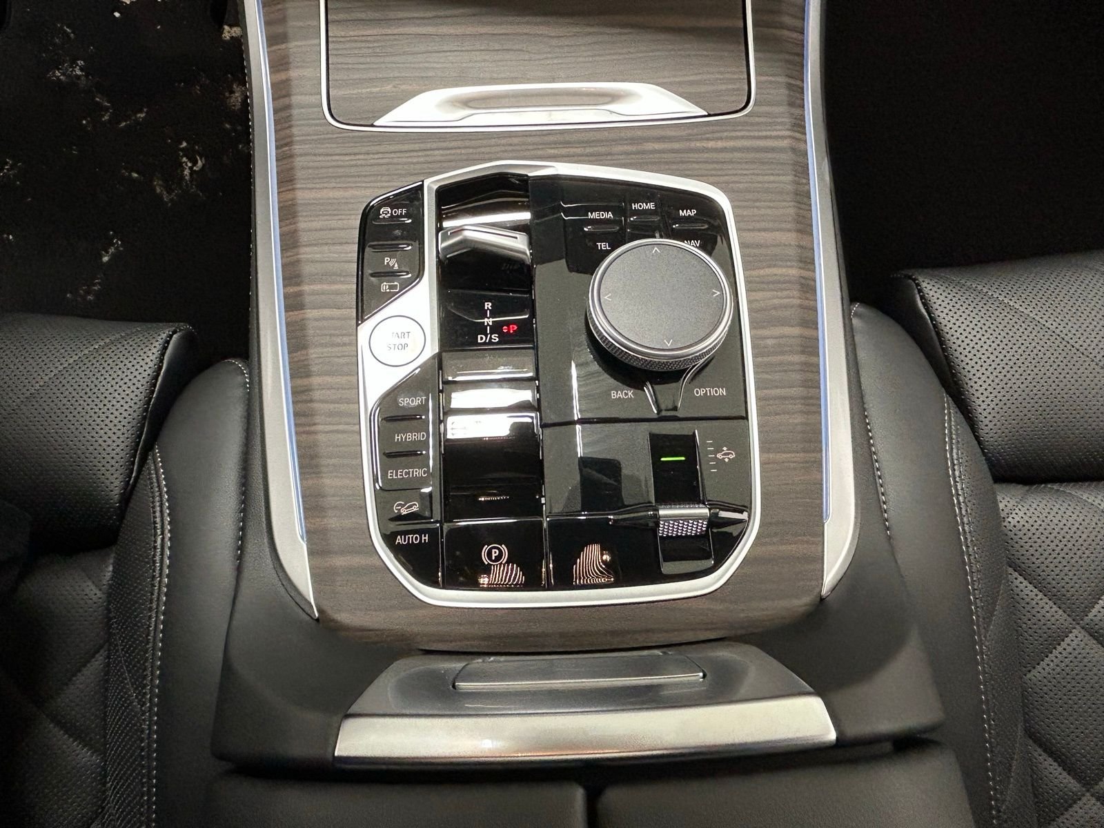 New 2026 Dravit Gray Metallic BMW xDrive50e image 23