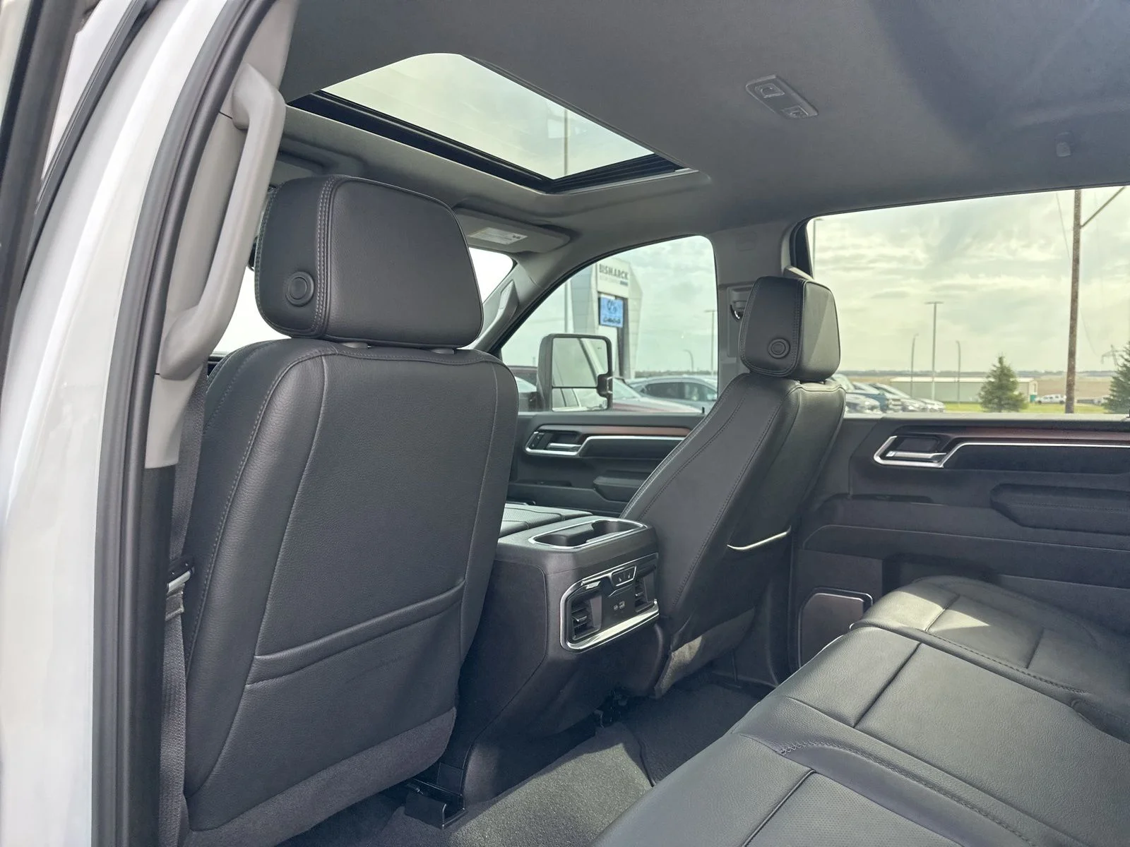 Used 2024 White GMC Denali image 23