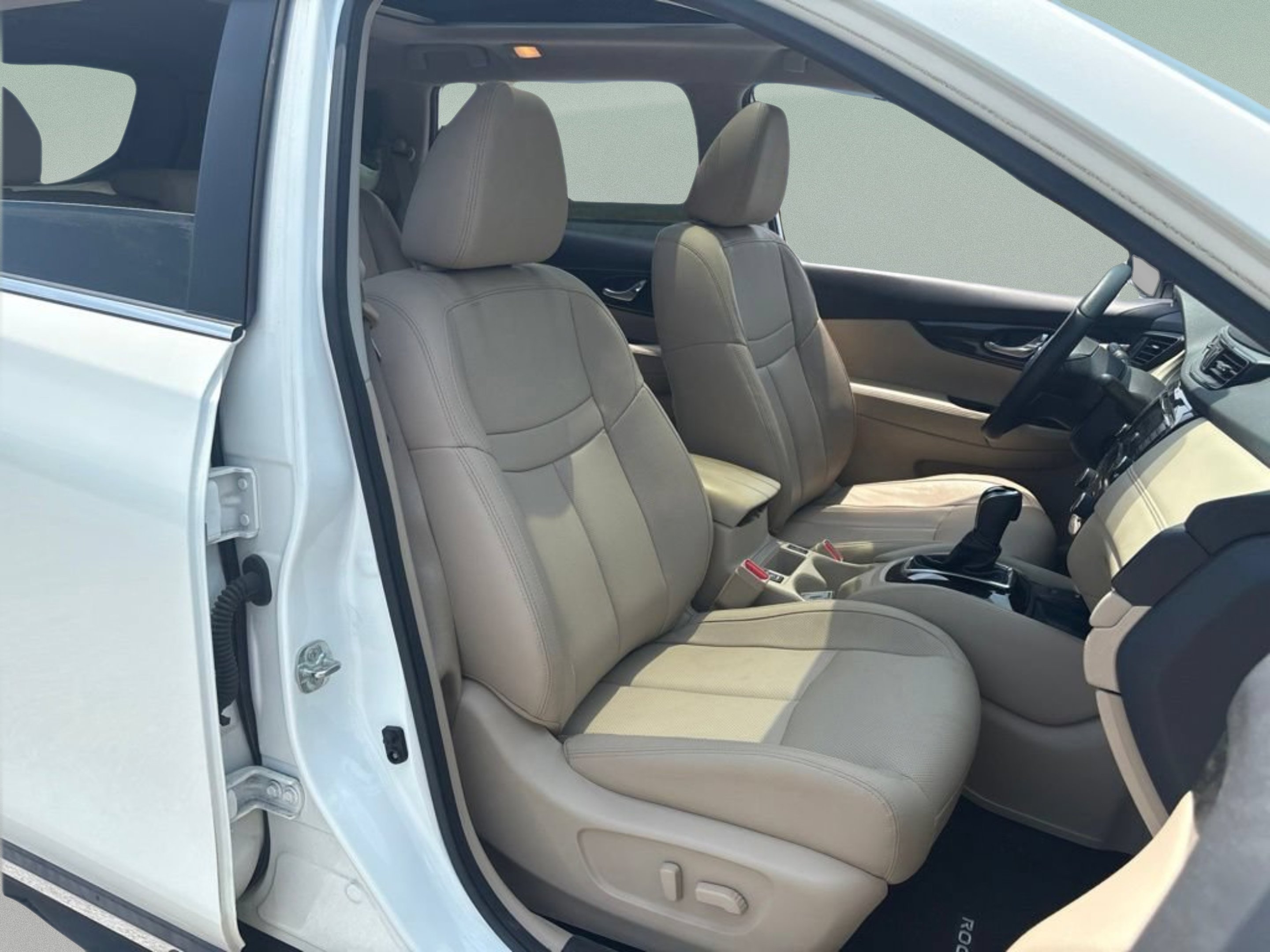 Used 2020 Pearl White Tricoat Nissan SL image 26