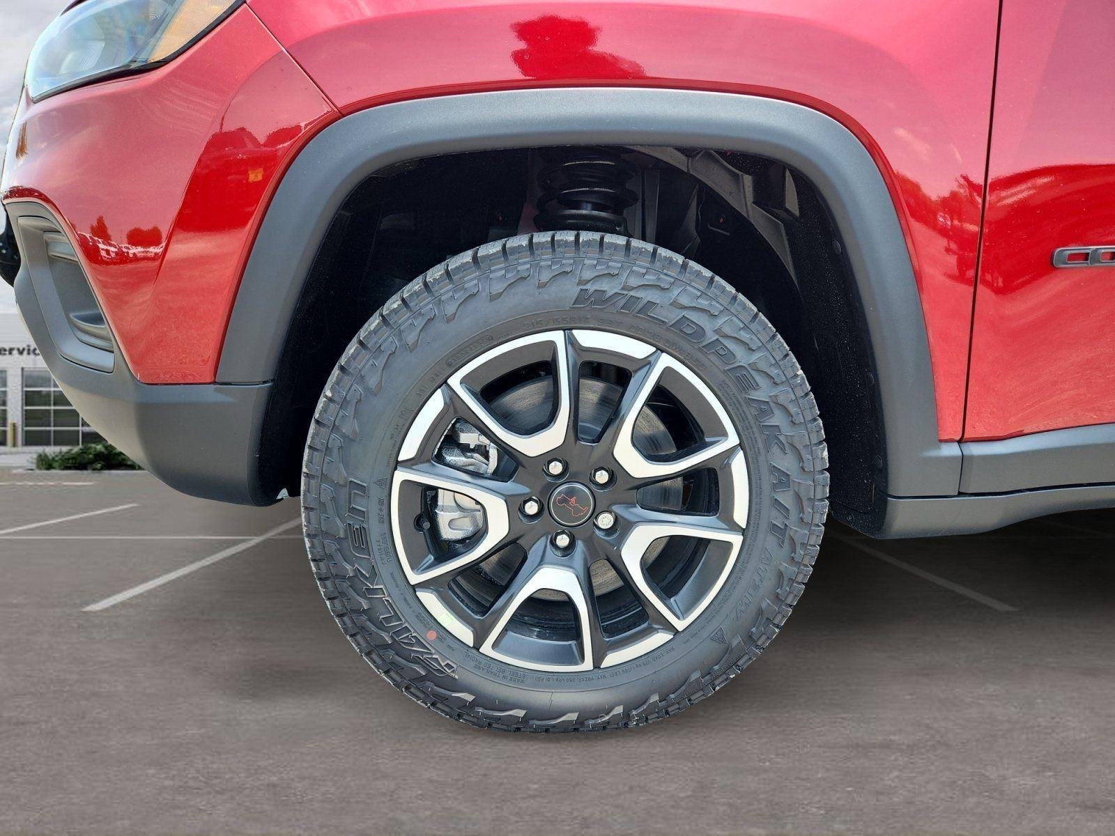 New 2026 Red Hot Pearl-Coat Exterior Paint Jeep Trailhawk image 10