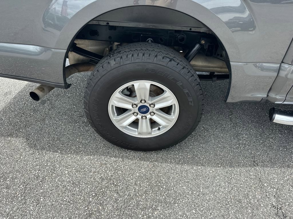 Used 2020  Ford XL image 17