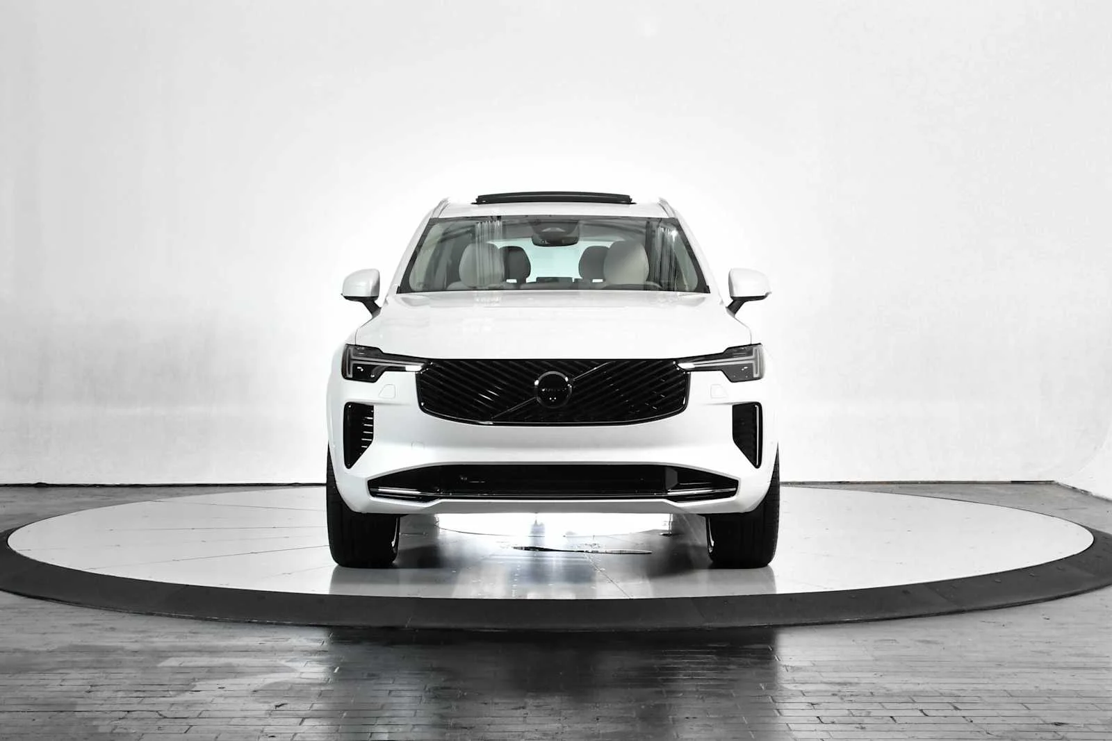 Used 2026 Crystal White Pearl Volvo Ultra image 9