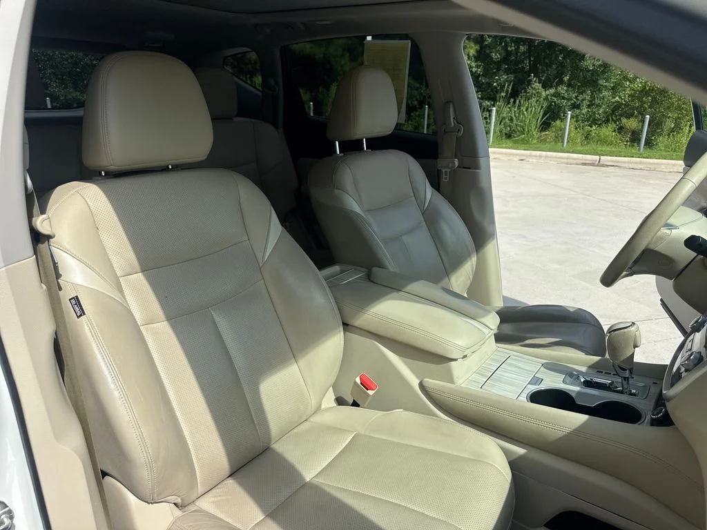 Used 2015 Pearl White Nissan SL image 34