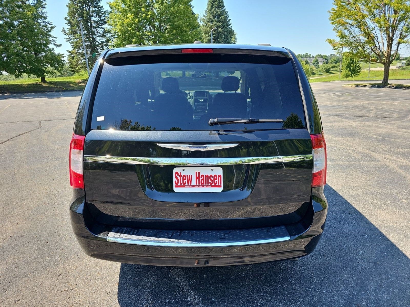 Used 2014 Brilliant Black Crystal Pearlcoat Chrysler Touring image 4