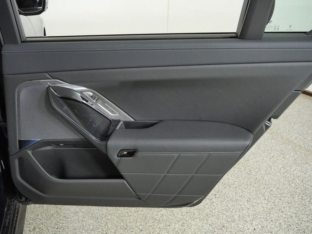 New 2026 Carbon Black Metallic BMW xDrive60 image 25