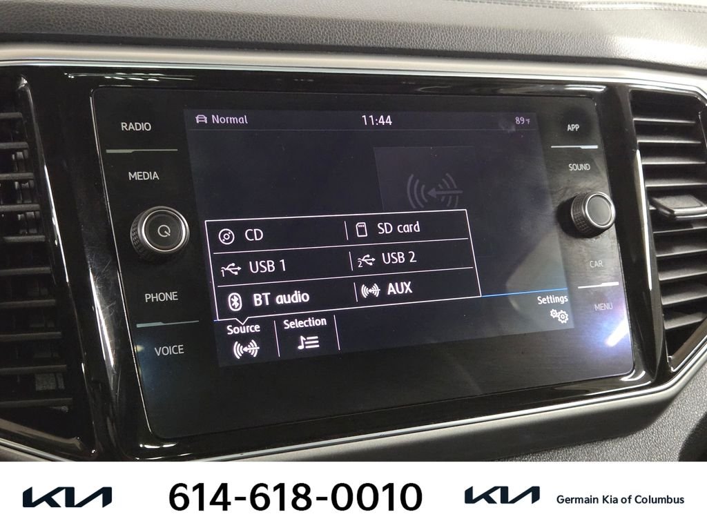 Used 2018  Volkswagen SEL image 24