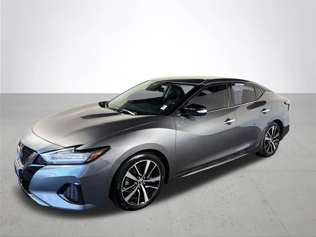 Used 2021 Gray Nissan SV image 2