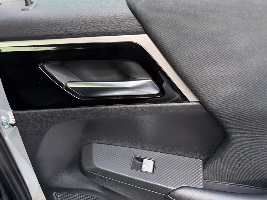 Used 2022 Silver Mitsubishi ES image 11