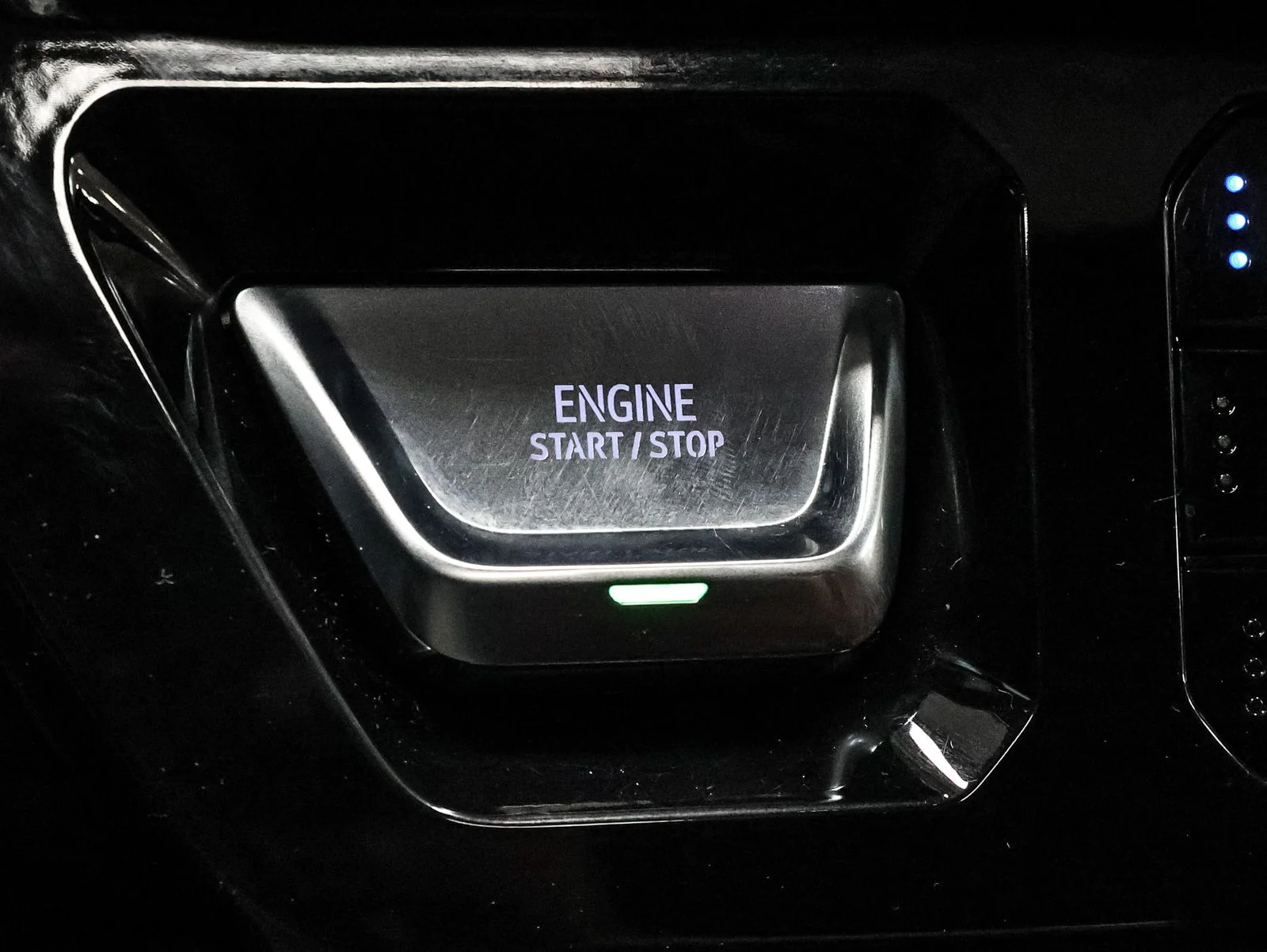 Certified Used 2024  GMC Denali Ultimate image 42