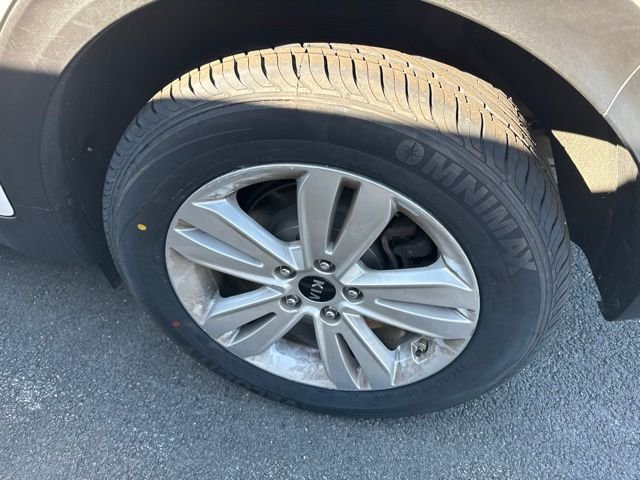 Used 2019 White Kia LX image 5