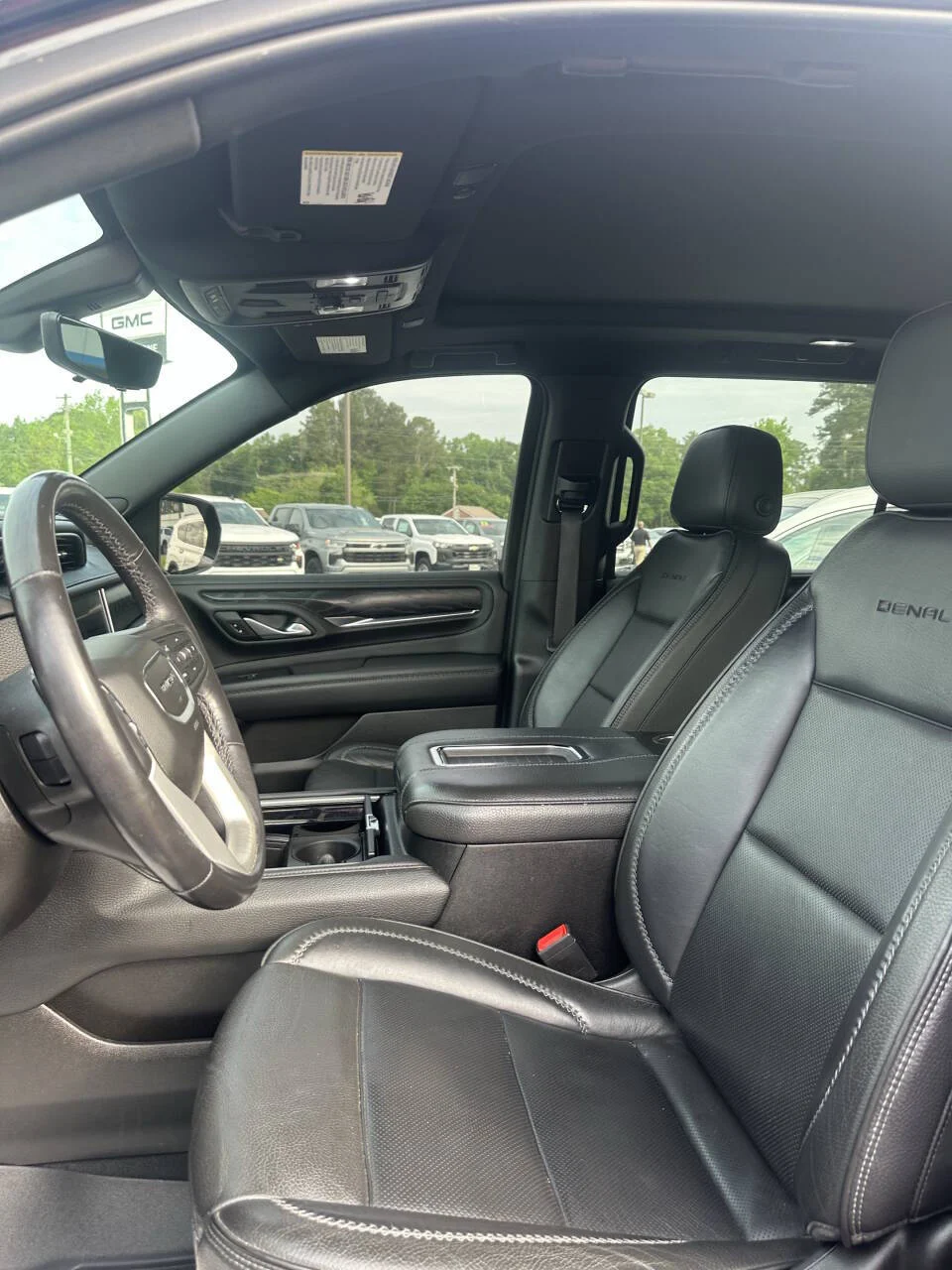 Used 2022 Black GMC Denali 4x4 4dr SUV image 2