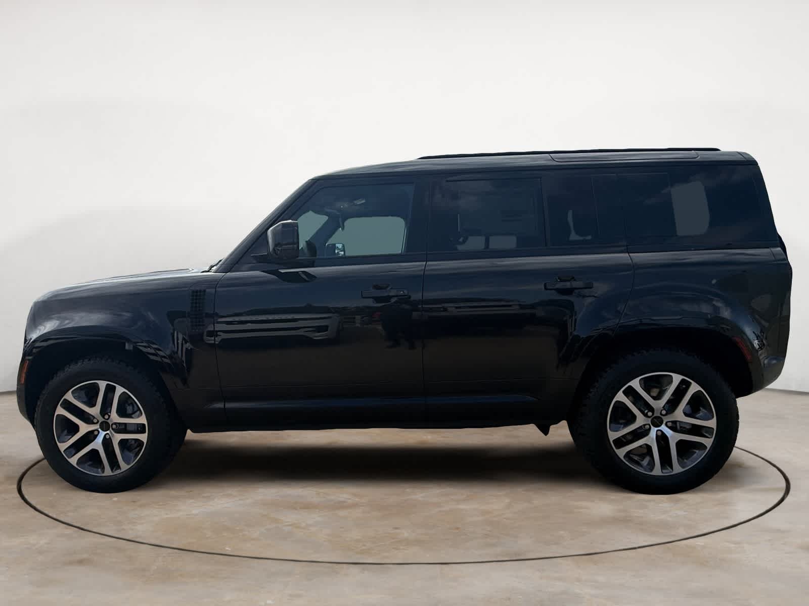 New 2026 Santorini Black Land Rover X-Dynamic SE image 2