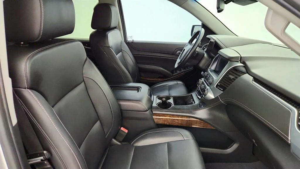 Used 2020 Silver Ice Metallic Chevrolet 4WD 4dr LT w/ Luxury Pkg & Sun/Entertainment Pkg image 25
