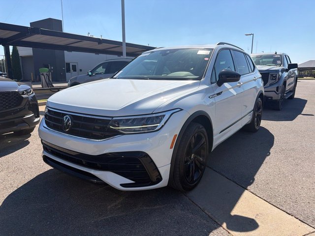 2024 Volkswagen Tiguan 2.0T SE R-Line Black