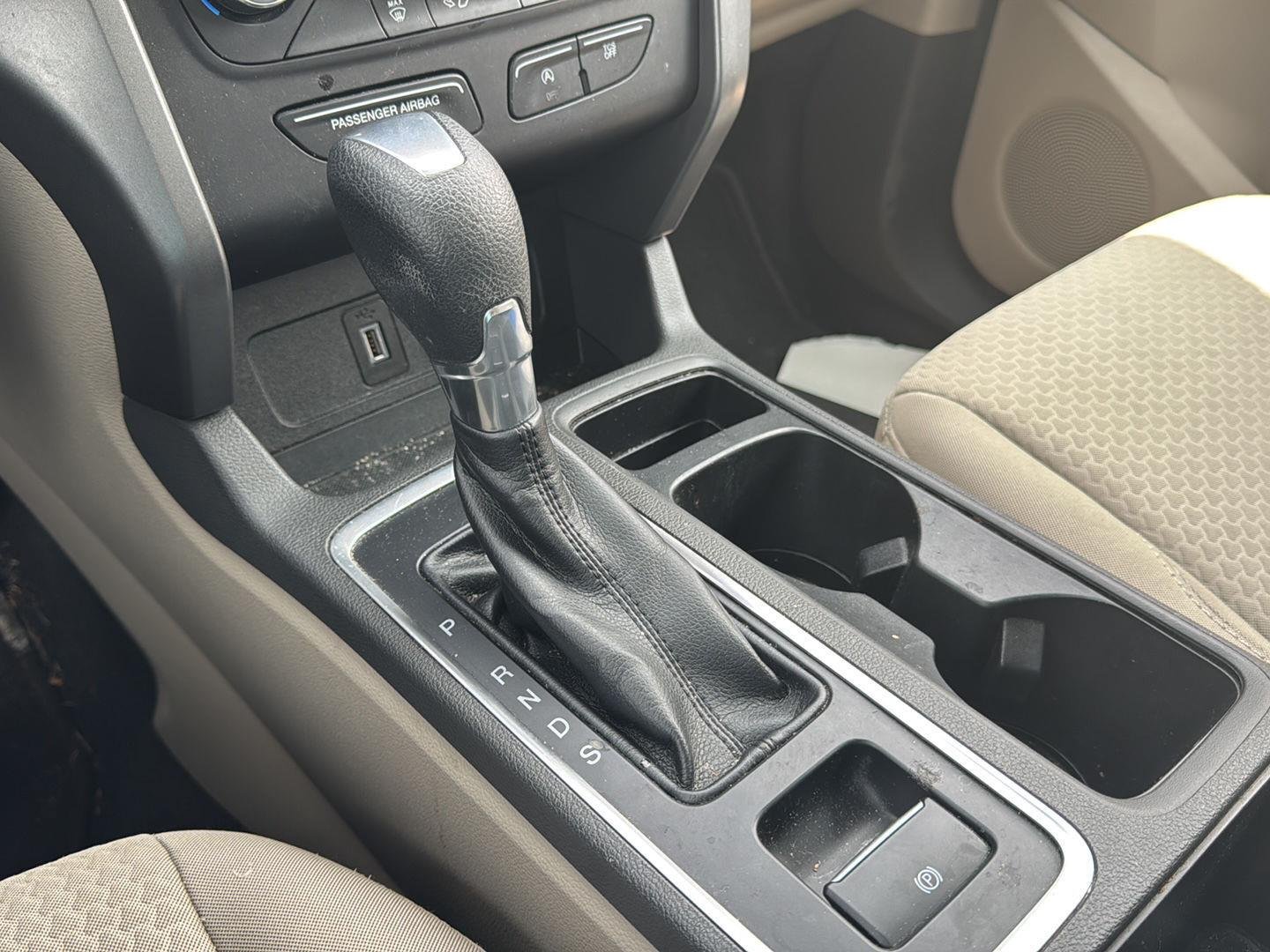 Used 2017 Oxford White Ford SE image 17