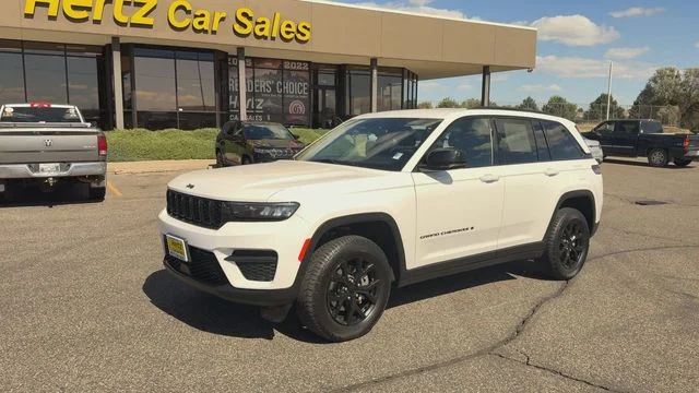 Used 2024 White Jeep Altitude image 4