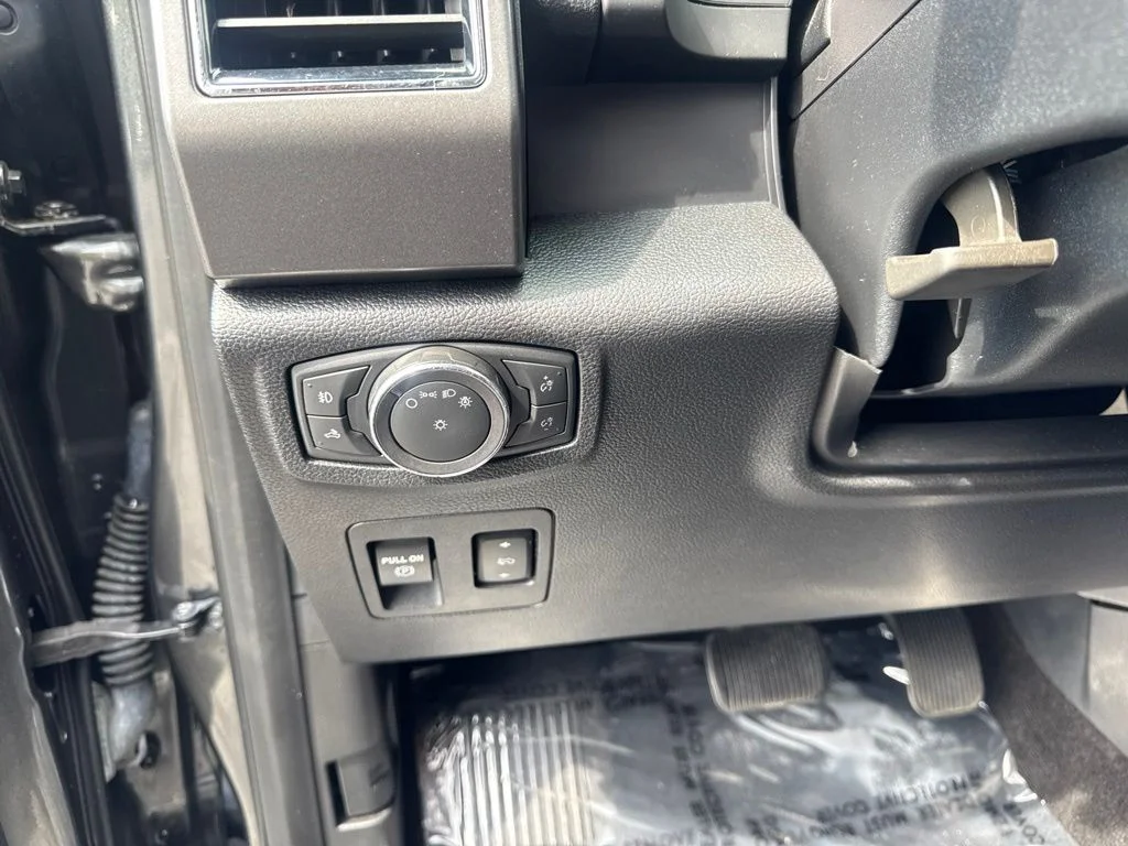 Certified Used 2018 Gray Ford XLT image 19