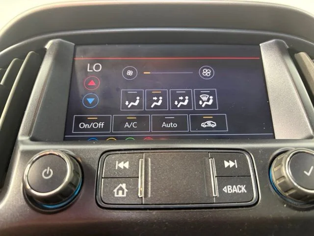 Used 2019 White Chevrolet Z71 image 24