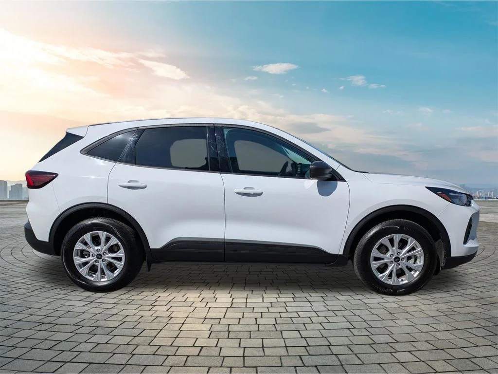 Used 2025 Oxford White Ford Active image 4