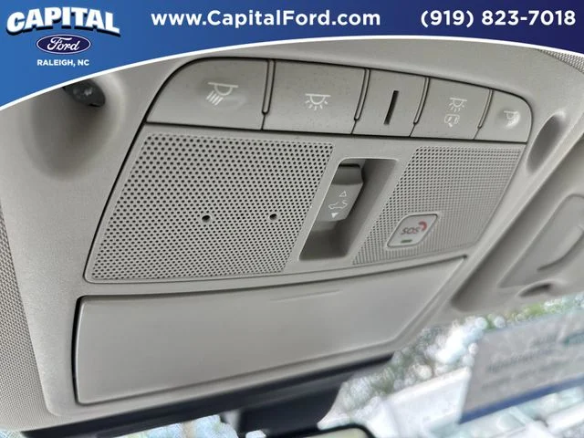 Used 2023 White INFINITI LUXE image 33