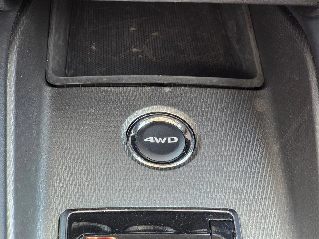 Used 2025 Black Mitsubishi 2.0 SE image 18