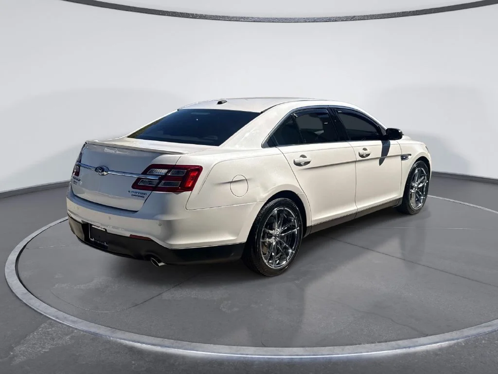 Used 2018 White Ford Limited image 7