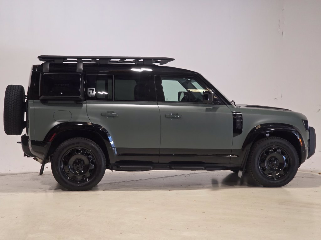 Certified Used 2026 Keswick Green Metallic Land Rover Trophy Edition Keswick image 4