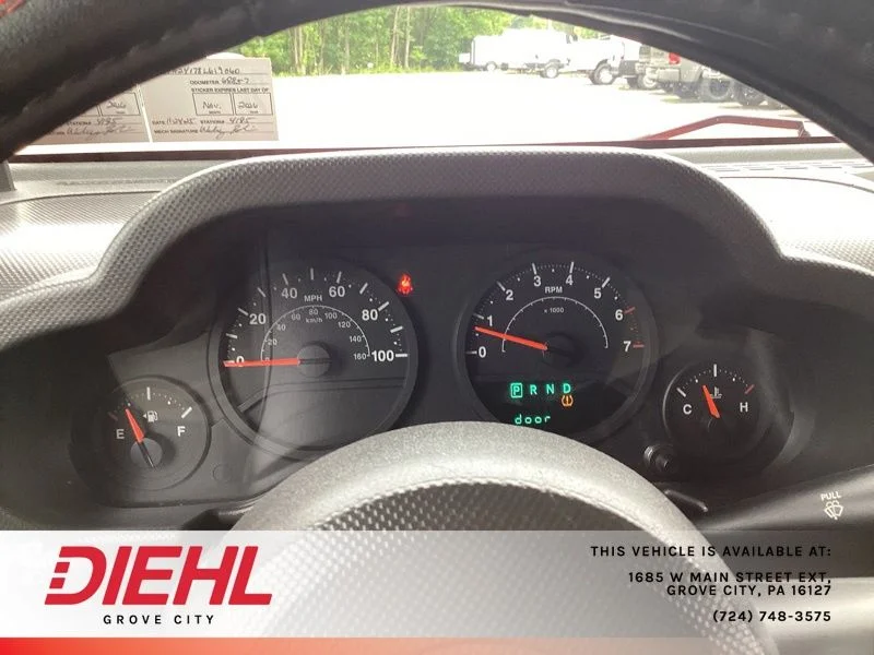 Used 2008 Red Jeep X image 16