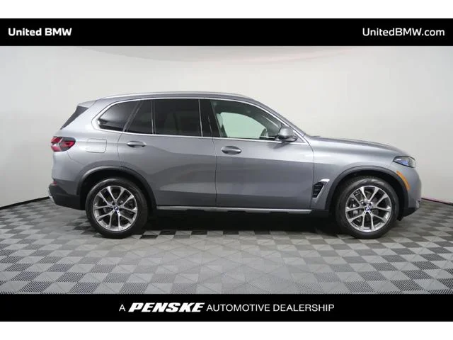 New 2026 Skyscraper Grey Metallic BMW X5 40i image 2
