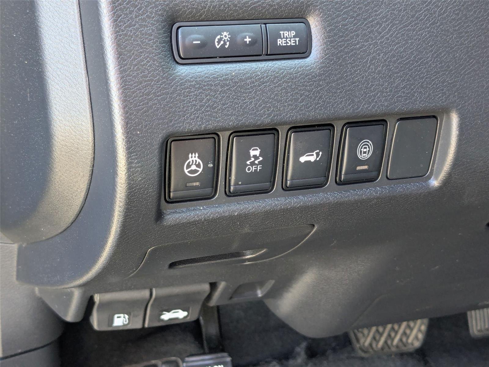 Used 2023 Super Black Nissan SL image 17
