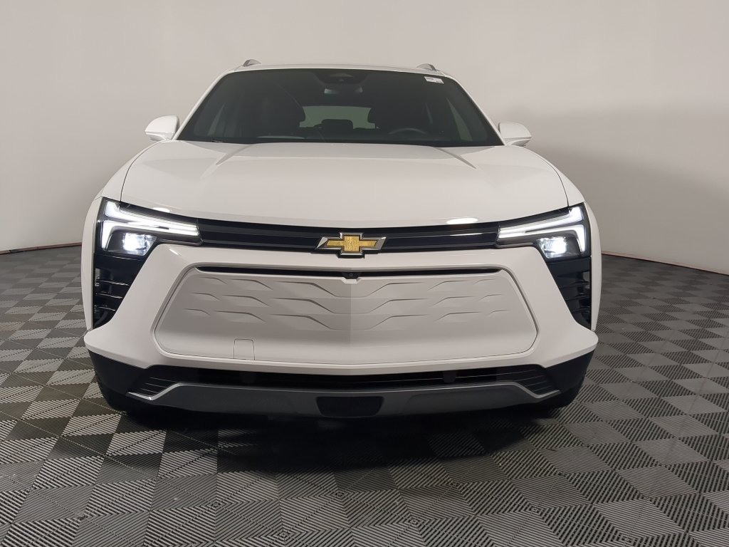 Used 2024 Summit White Chevrolet eAWD LT image 5