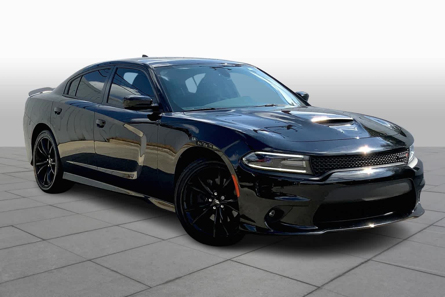 Used 2018 Pitch Black Clearcoat Dodge SXT Plus image 2