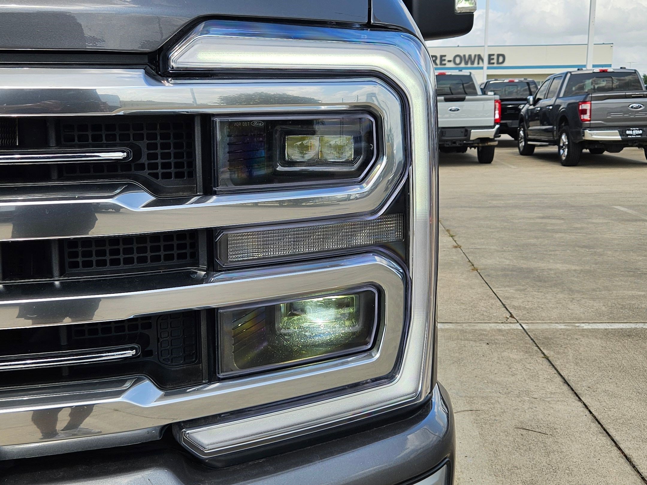 Used 2024 Blue Ford Limited image 9