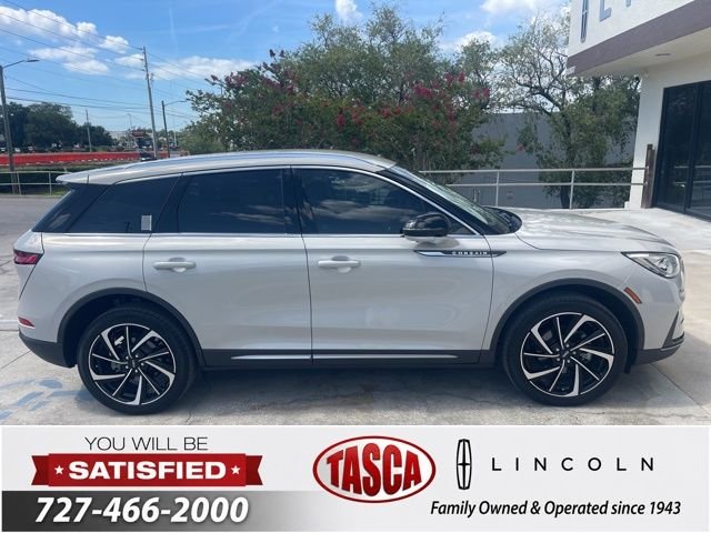Used 2024 White Lincoln Reserve image 4