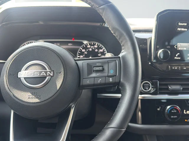 Used 2024 White Nissan SL image 17