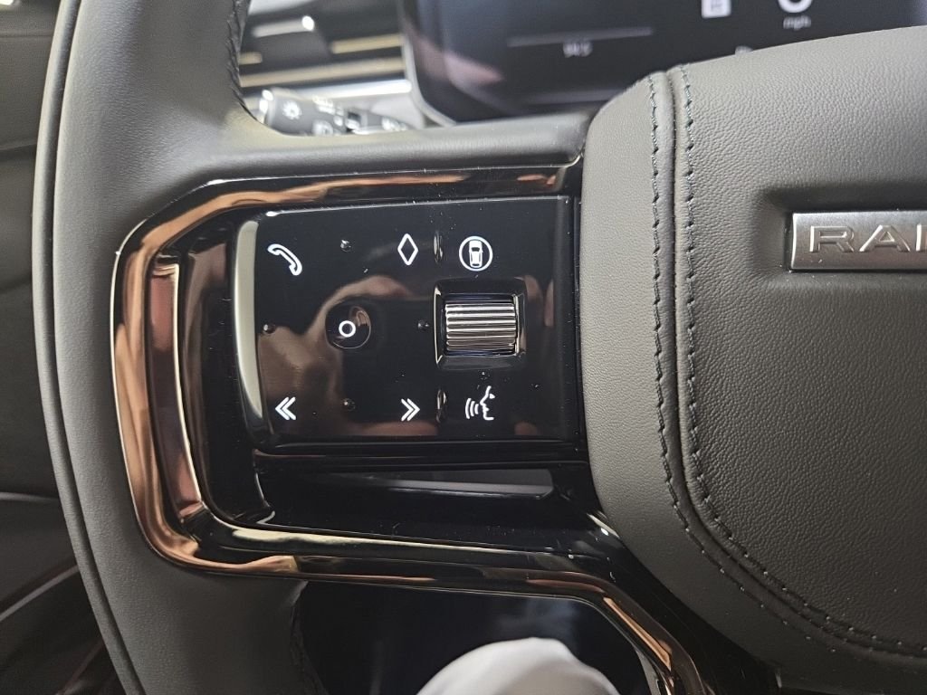 New 2026 Santorini Black Land Rover Dynamic SE image 16
