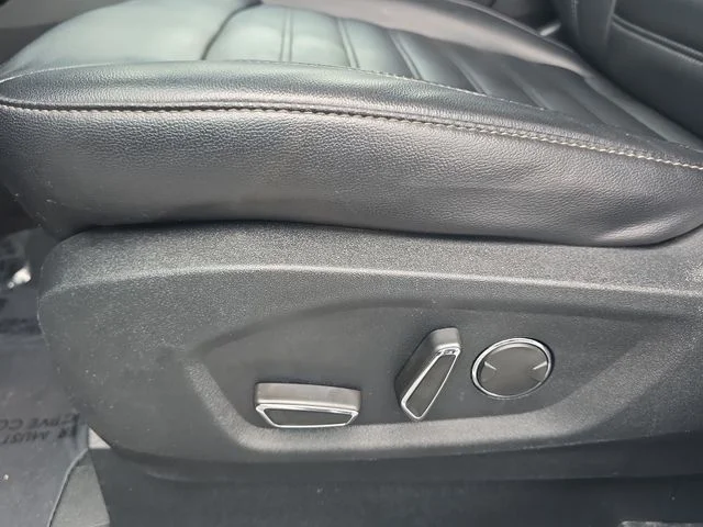 Used 2019 White Ford SEL image 30