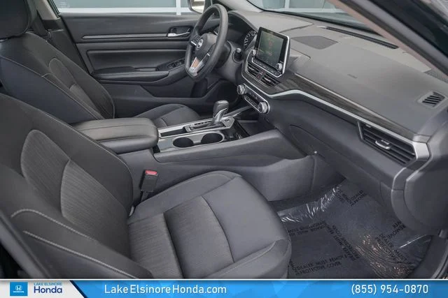 Used 2024 Super Black Nissan 2.5 SV image 18