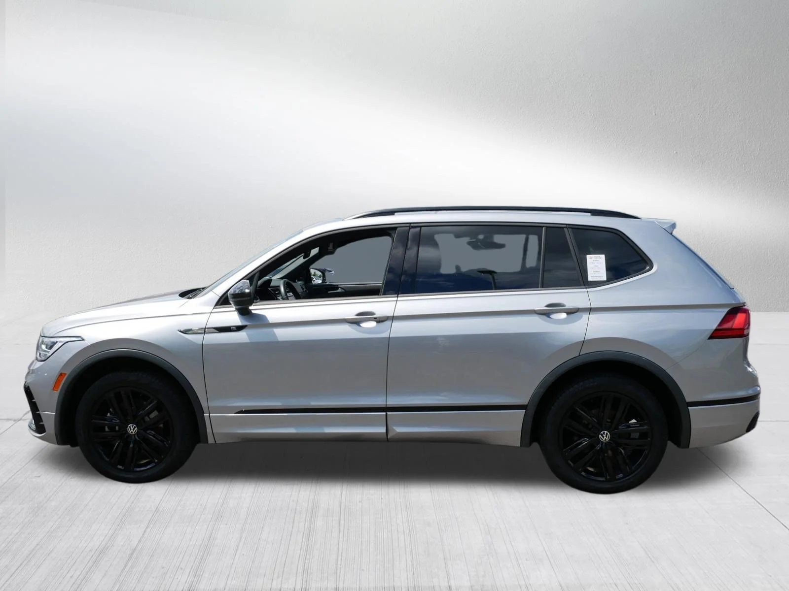 Certified Used 2022 Pyrite Silver Metallic Volkswagen SE R-Line Black image 5