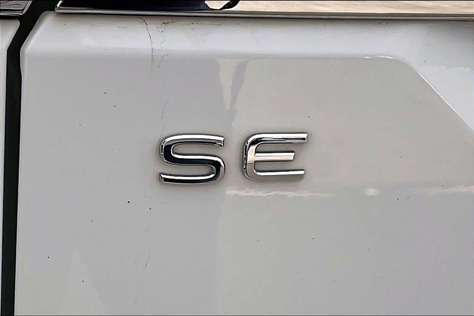 Used 2024 Pure White Volkswagen 2.0T SE w/Technology image 9