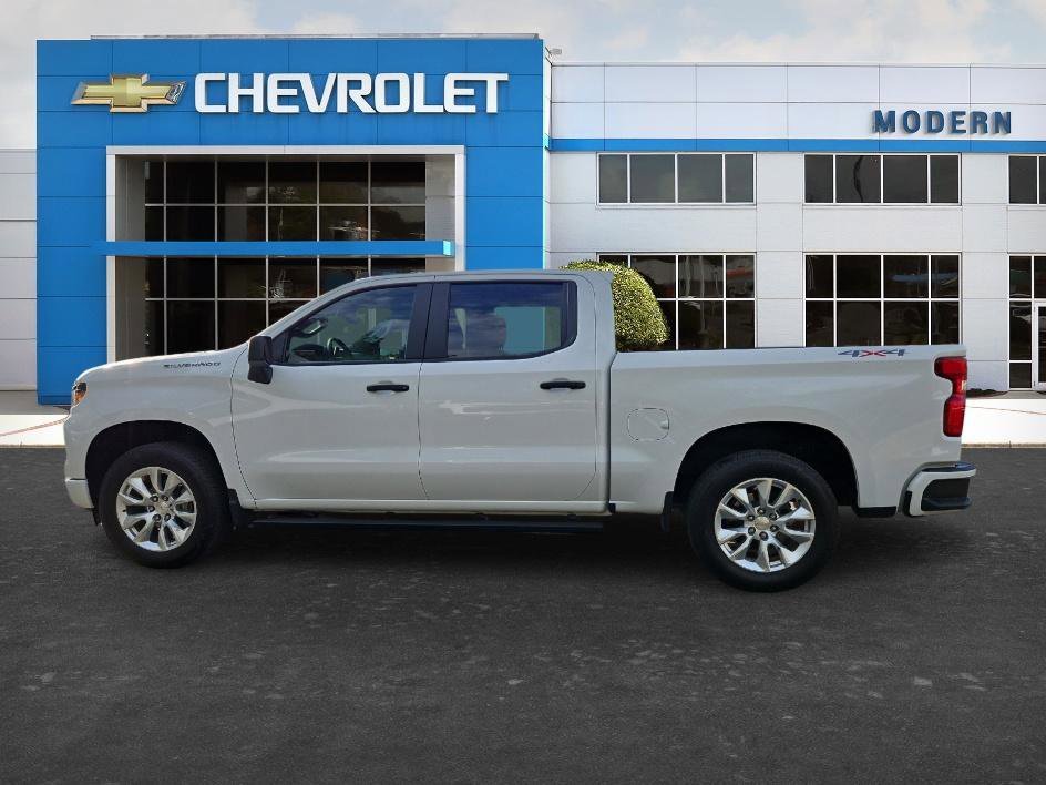 New 2026 Summit White Chevrolet Custom image 2