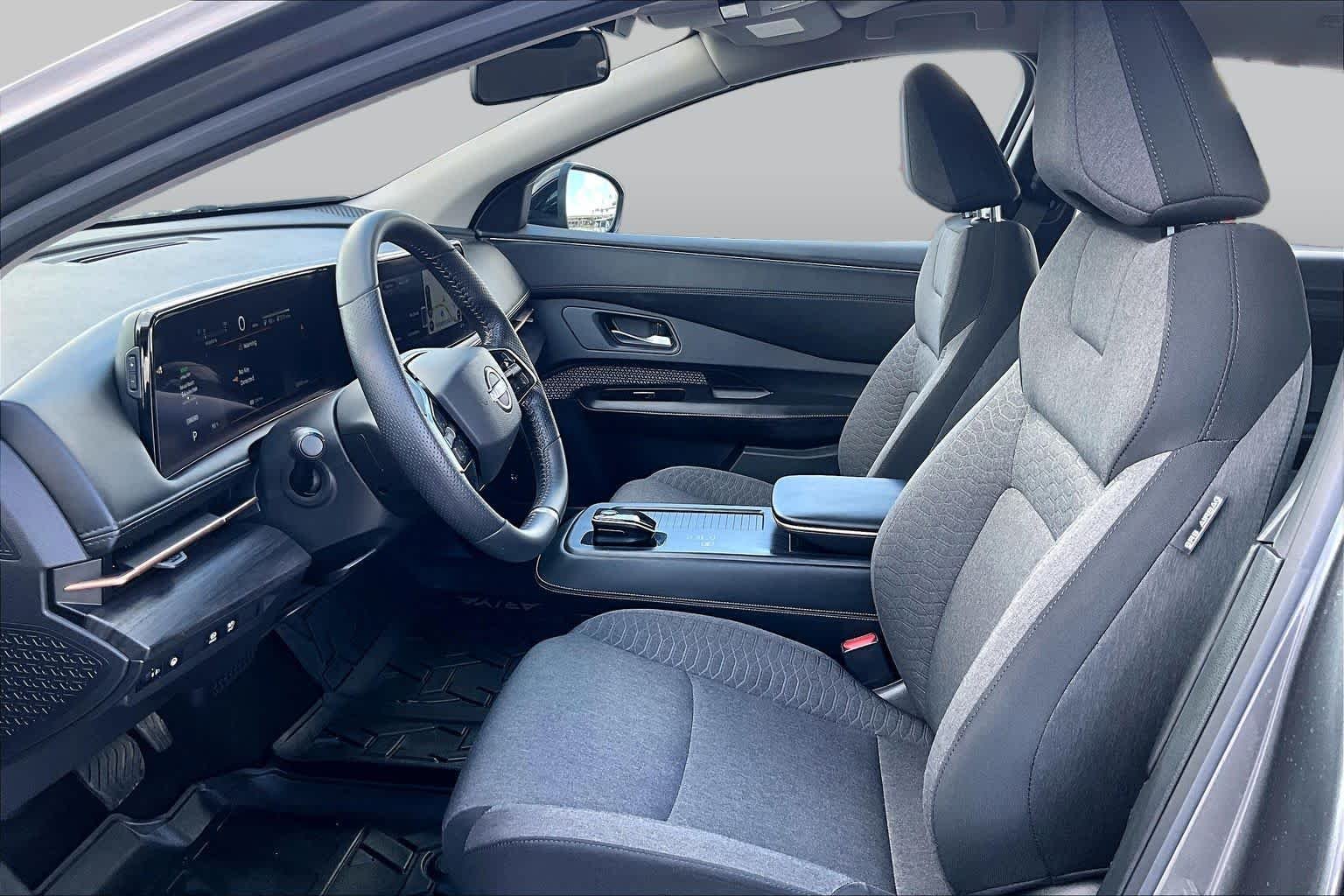 Used 2023 Gun Metallic Nissan VENTURE+ image 7