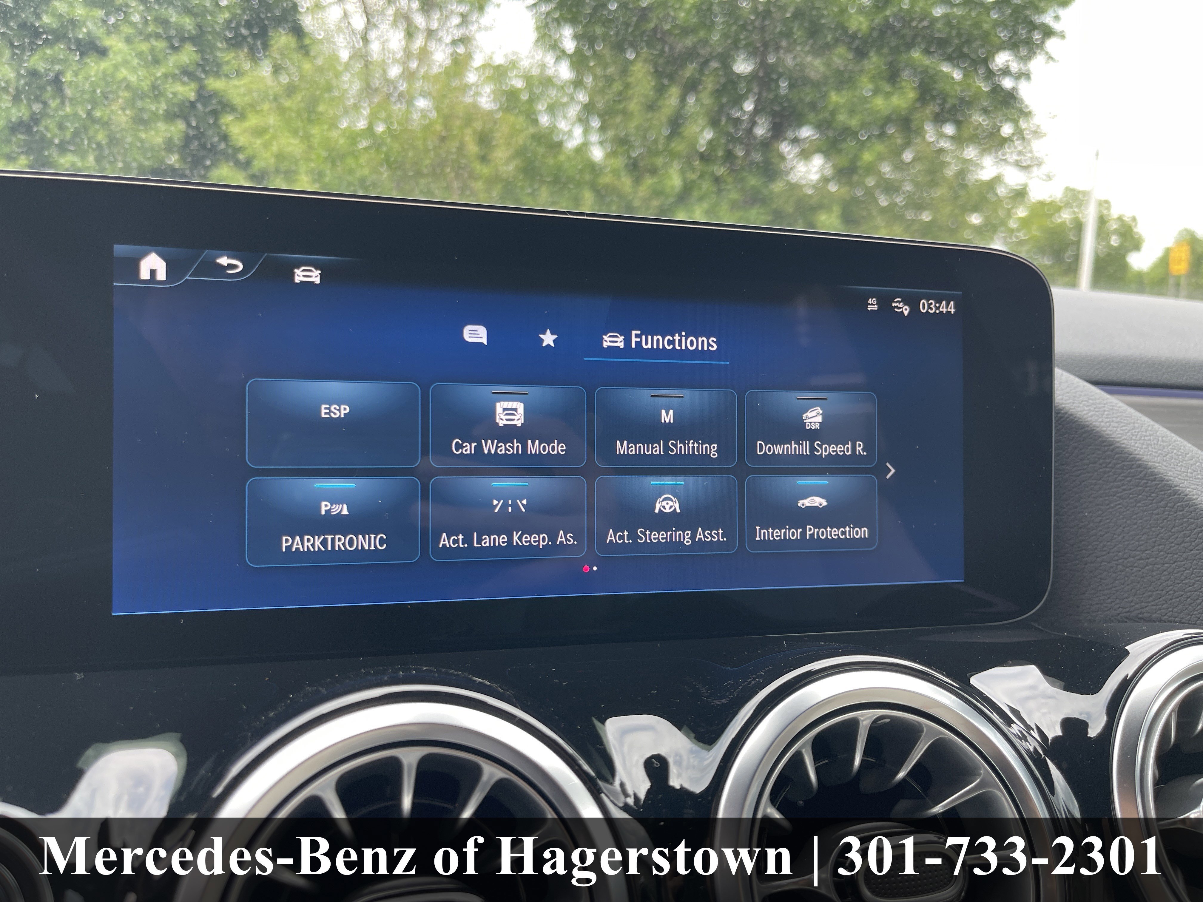 Certified Used 2026 MANUFAKTUR Patagonia Red Metallic Mercedes-Benz GLA 250 4MATIC® SUV image 11