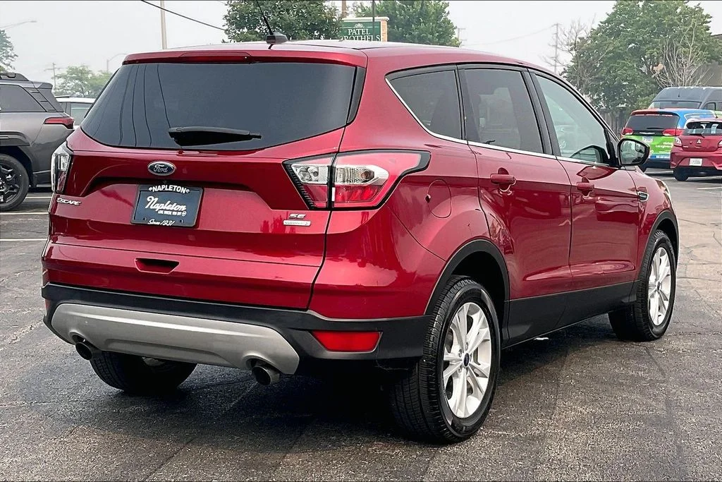Used 2017 Red Ford SE image 16