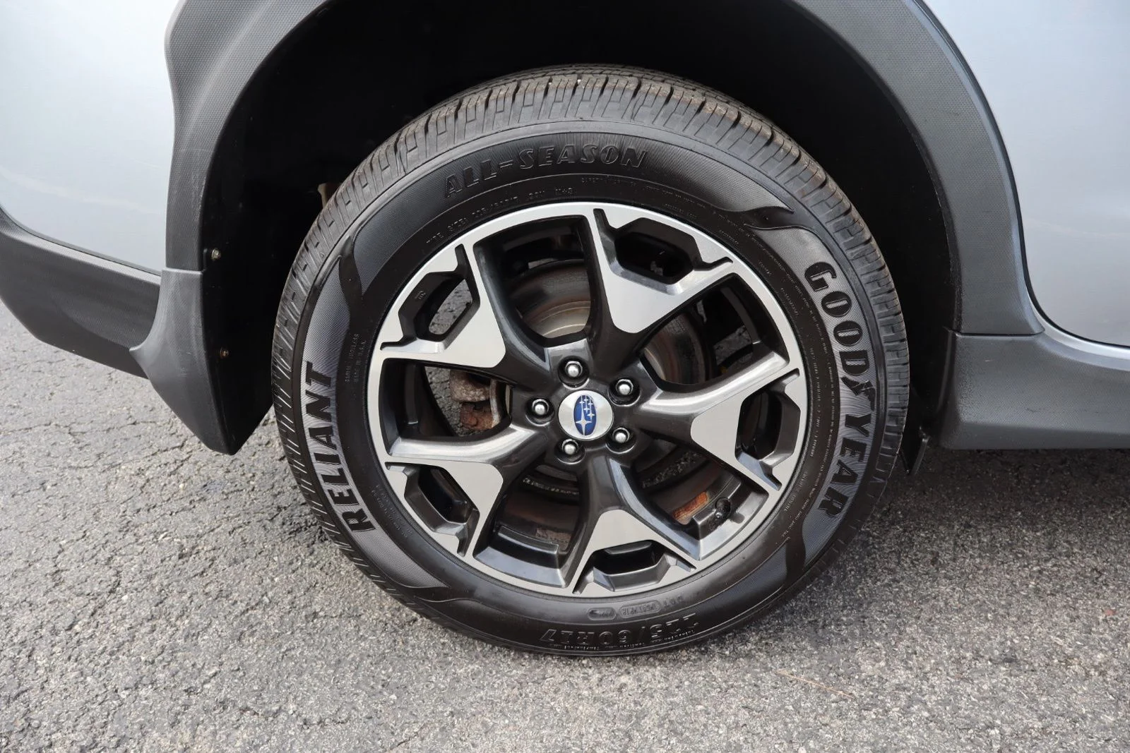 Used 2018 Ice Silver Metallic Subaru 2.0i Premium image 44