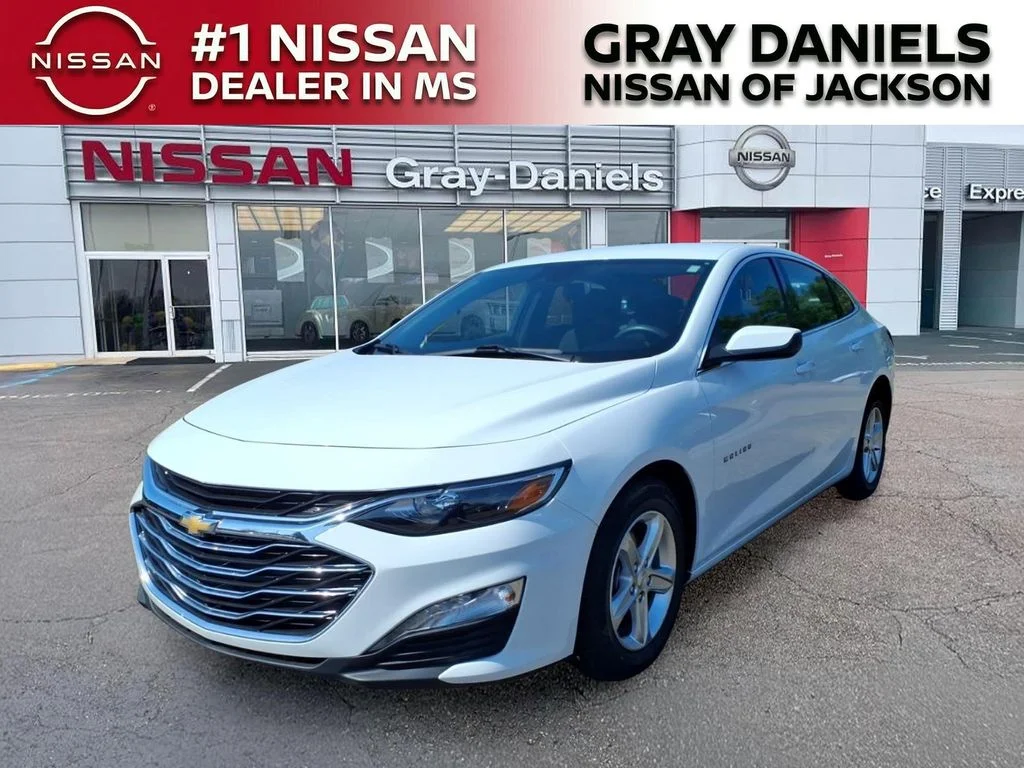Used 2024 White Chevrolet LT image 3