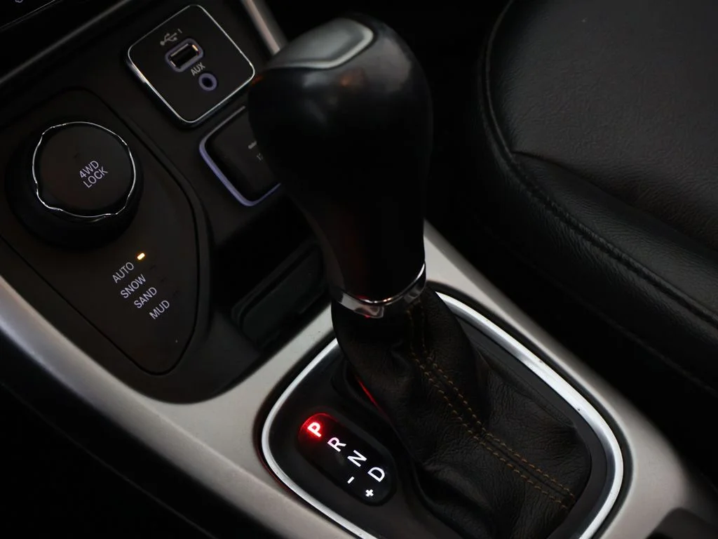 Used 2019 Laser Blue Pearlcoat Jeep Latitude image 44